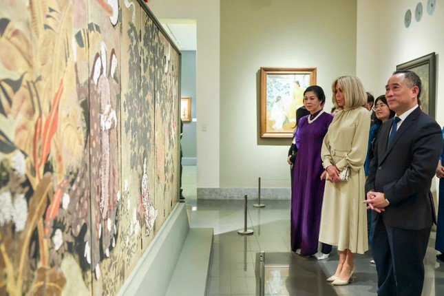 Phu nhân Ngô Phương Ly và Brigitte Macron thăm Bảo tàng Mỹ thuật Việt Nam - Ảnh 5.