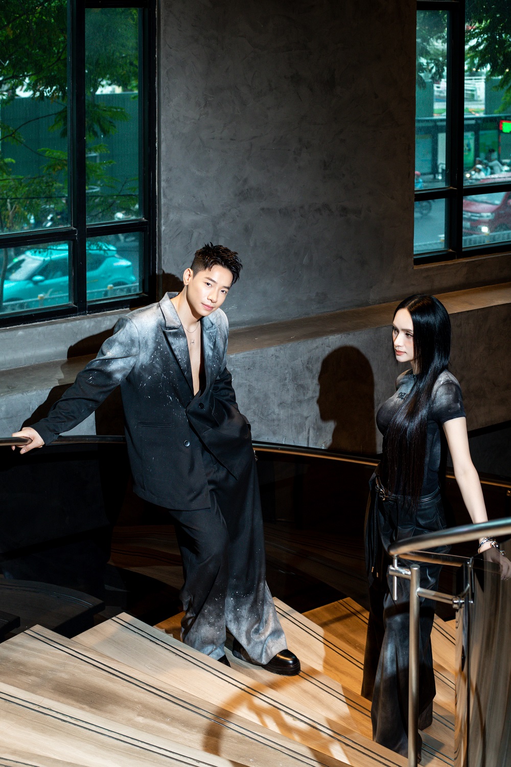 Hoa hậu Hương Giang tình tứ bên bạn trai tin đồn kém 3 tuổi- Ảnh 1.