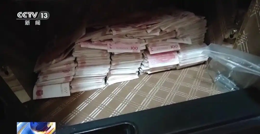 Phát hiện 331 tỷ đồng và vàng khổng lồ tại nhà nhân viên thương mại điện tử - Ảnh 2.