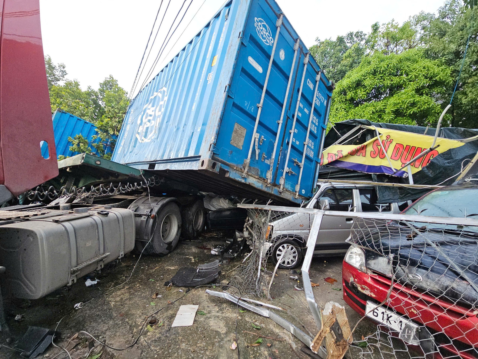 Xe container va chạm xe ben tr&ecirc;n đường Mỹ Phước - T&acirc;n Vạn ở B&igrave;nh Dương - Ảnh 4.