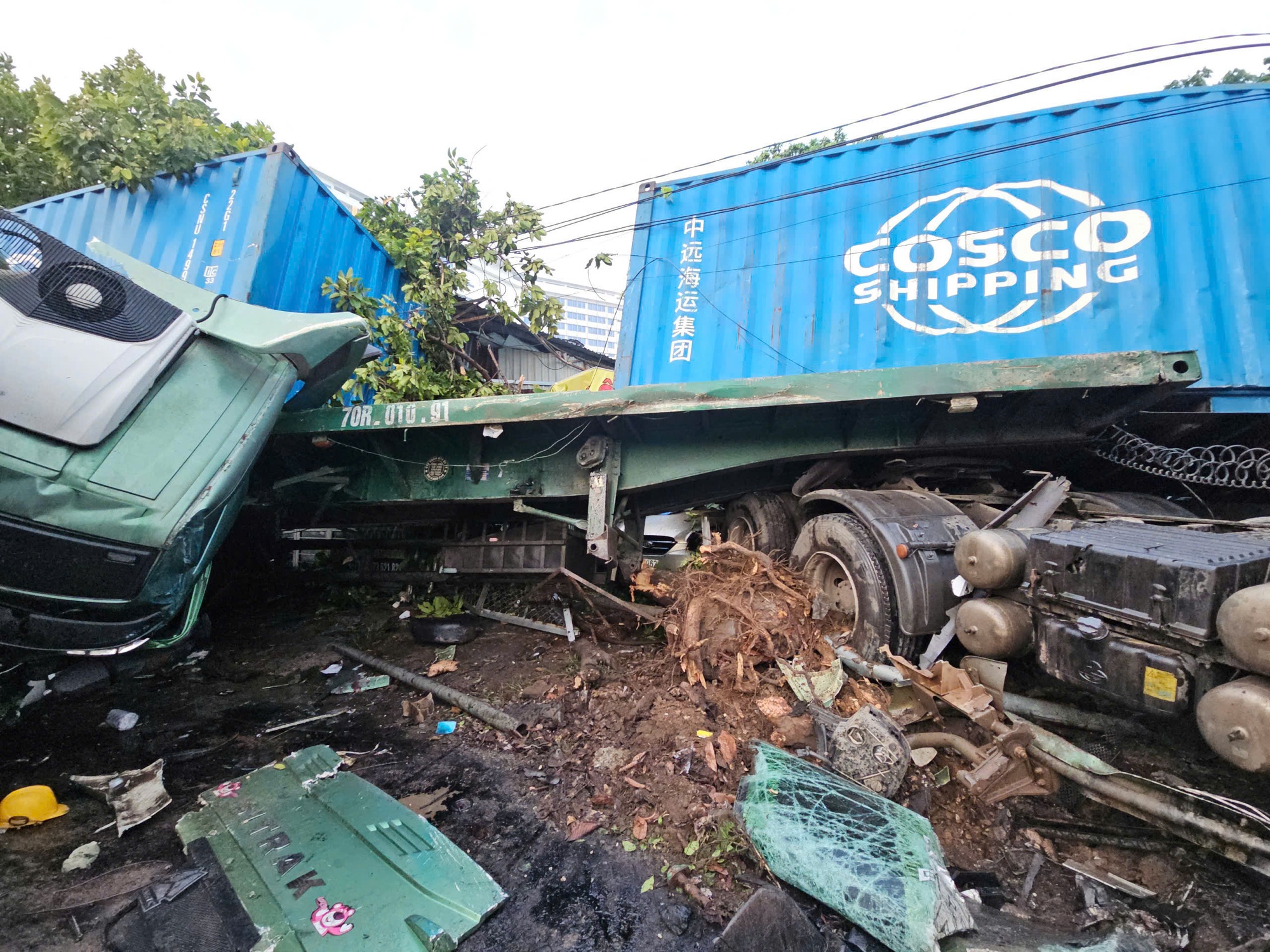 Xe container va chạm xe ben tr&ecirc;n đường Mỹ Phước - T&acirc;n Vạn ở B&igrave;nh Dương - Ảnh 6.