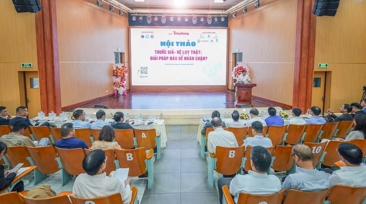 Thứ trưởng Y tế nhấn mạnh xử lý thuốc giả là trách nhiệm cấp bách của toàn xã hội - Ảnh 2.