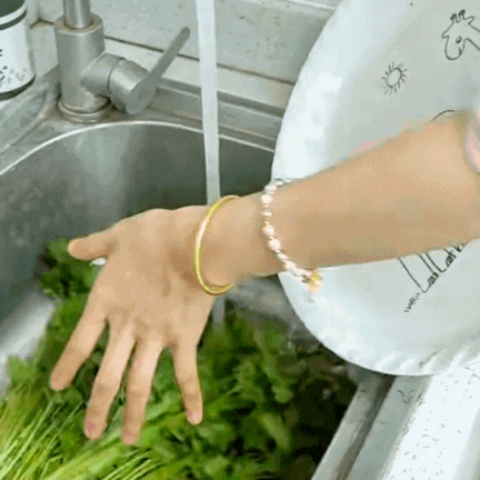 Bí quyết giữ rau thơm tươi lâu: Có nên trữ đông rau mùi (ngò rí)? Vì sao để tủ lạnh lại bị thâm đen?- Ảnh 5. Bí quyết giữ rau thơm tươi lâu: Có nên trữ đông rau mùi (ngò rí)? Vì sao để tủ lạnh lại bị thâm đen?- Ảnh 5.