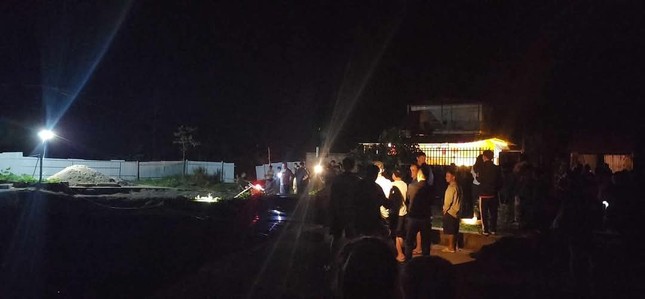 Tìm kiếm người và xe rơi xuống hố tử thần ở Bắc Kạn - Ảnh 2.