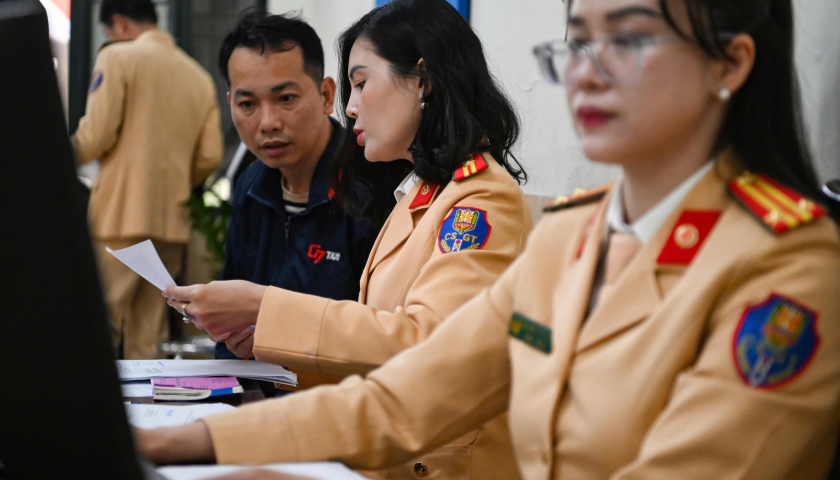 Thi lý thuyết lái xe sẽ dùng 600 câu hỏi mới từ tháng 6 - Ảnh 1.