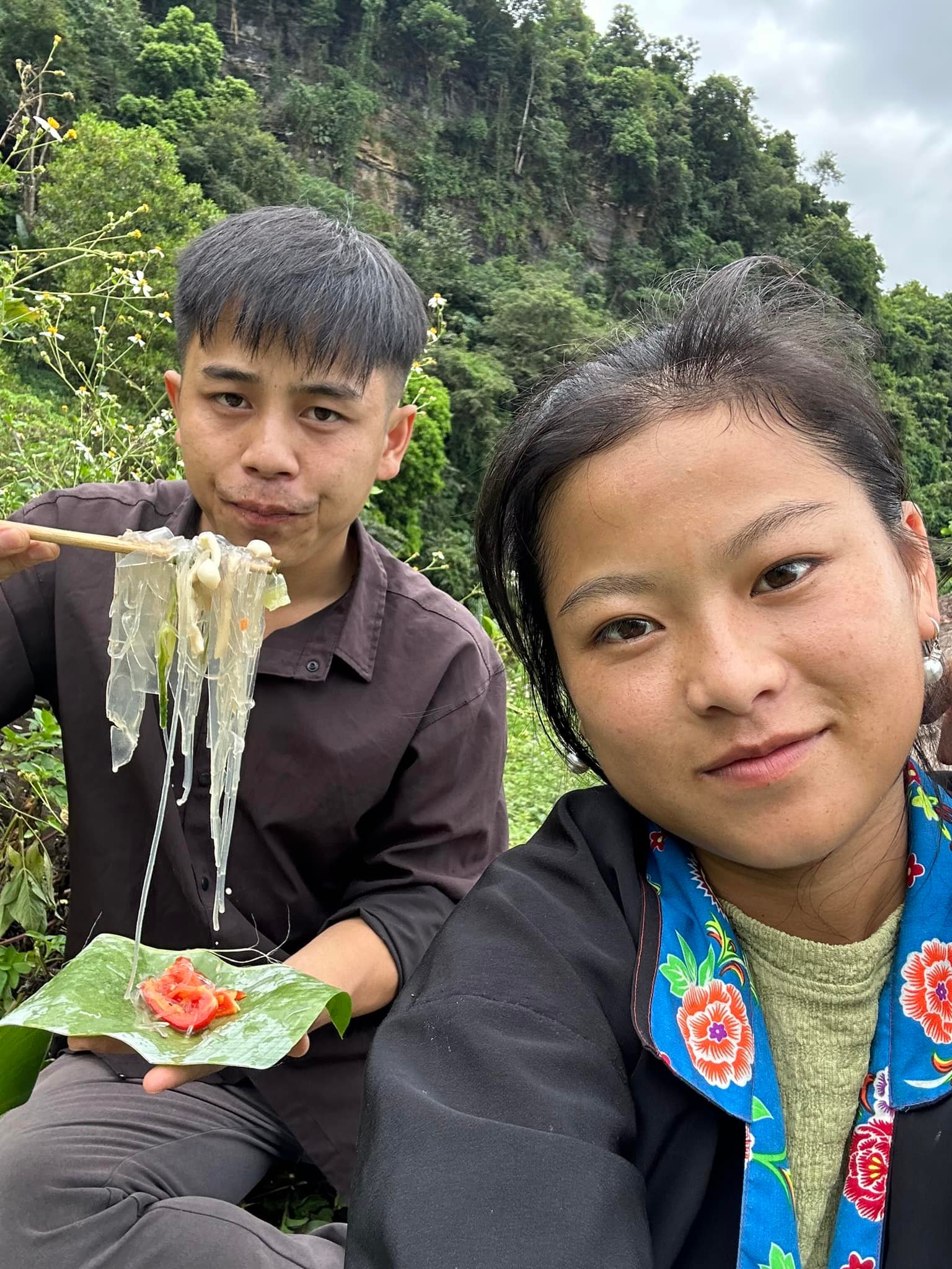 Sùng Bầu có động thái lạ khi xoá ảnh đơn tố cáo: Ông chủ miến dong ở Điện Biên lên tiếng- Ảnh 3. Sùng Bầu có động thái lạ khi xoá ảnh đơn tố cáo: Ông chủ miến dong ở Điện Biên lên tiếng- Ảnh 3.