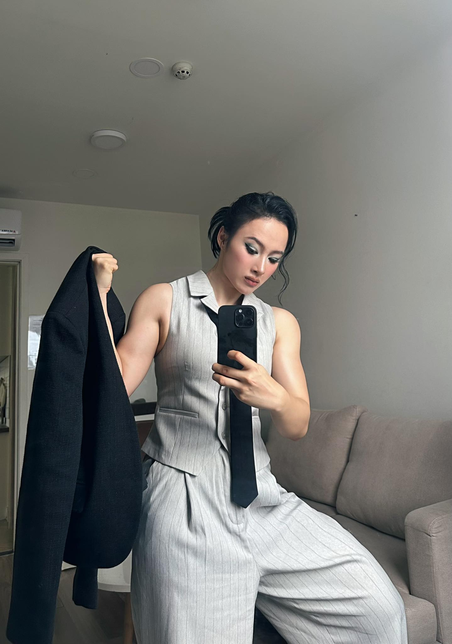 Dụi mắt vẫn không nhận ra Angela Phương Trinh- Ảnh 2. Dụi mắt vẫn không nhận ra Angela Phương Trinh- Ảnh 2.