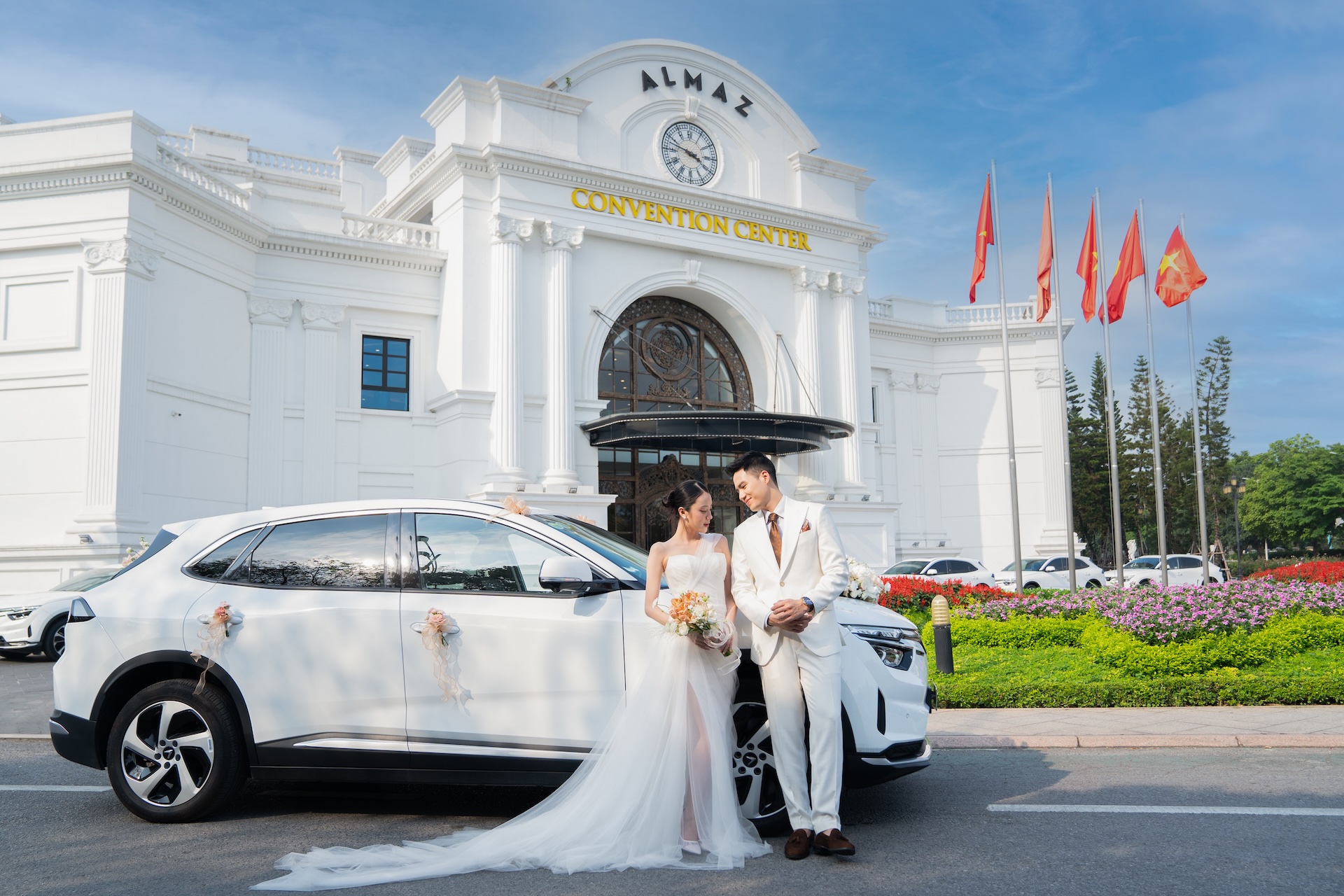 Công ty của doanh nhân Phạm Nhật Minh Hoàng mở mảng kinh doanh mới: Cho thuê xe đón dâu giá từ 1,26 triệu đồng- Ảnh 2.