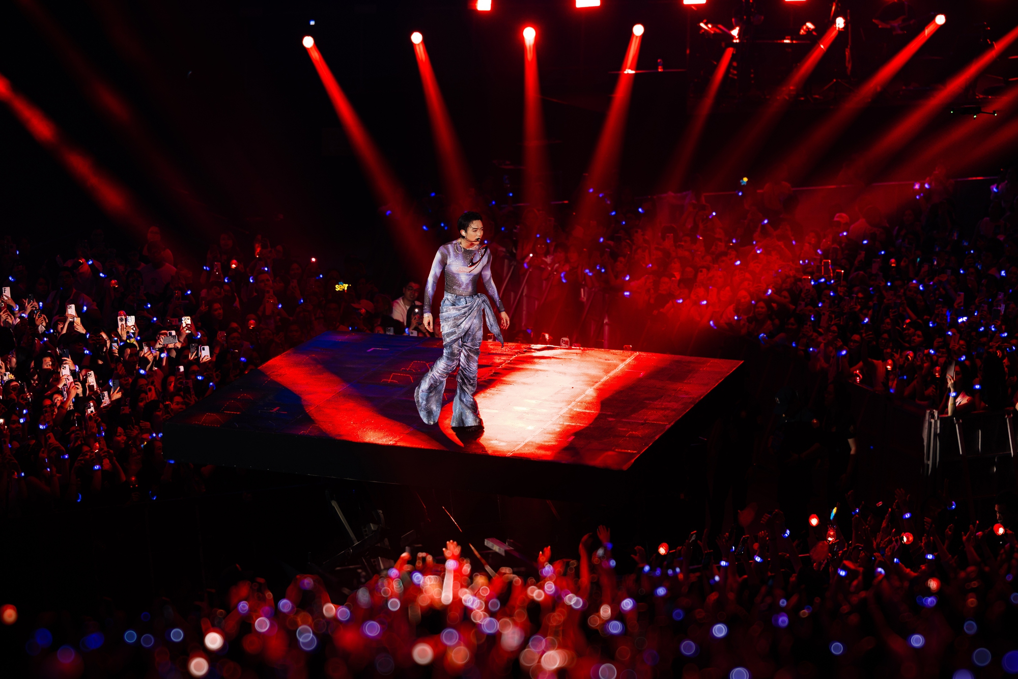 SOOBIN chơi đ&agrave;n bầu c&ugrave;ng bố l&agrave; NSND, mang cả l&agrave;ng qu&ecirc; Bắc Bộ l&ecirc;n s&acirc;n khấu- Ảnh 3.