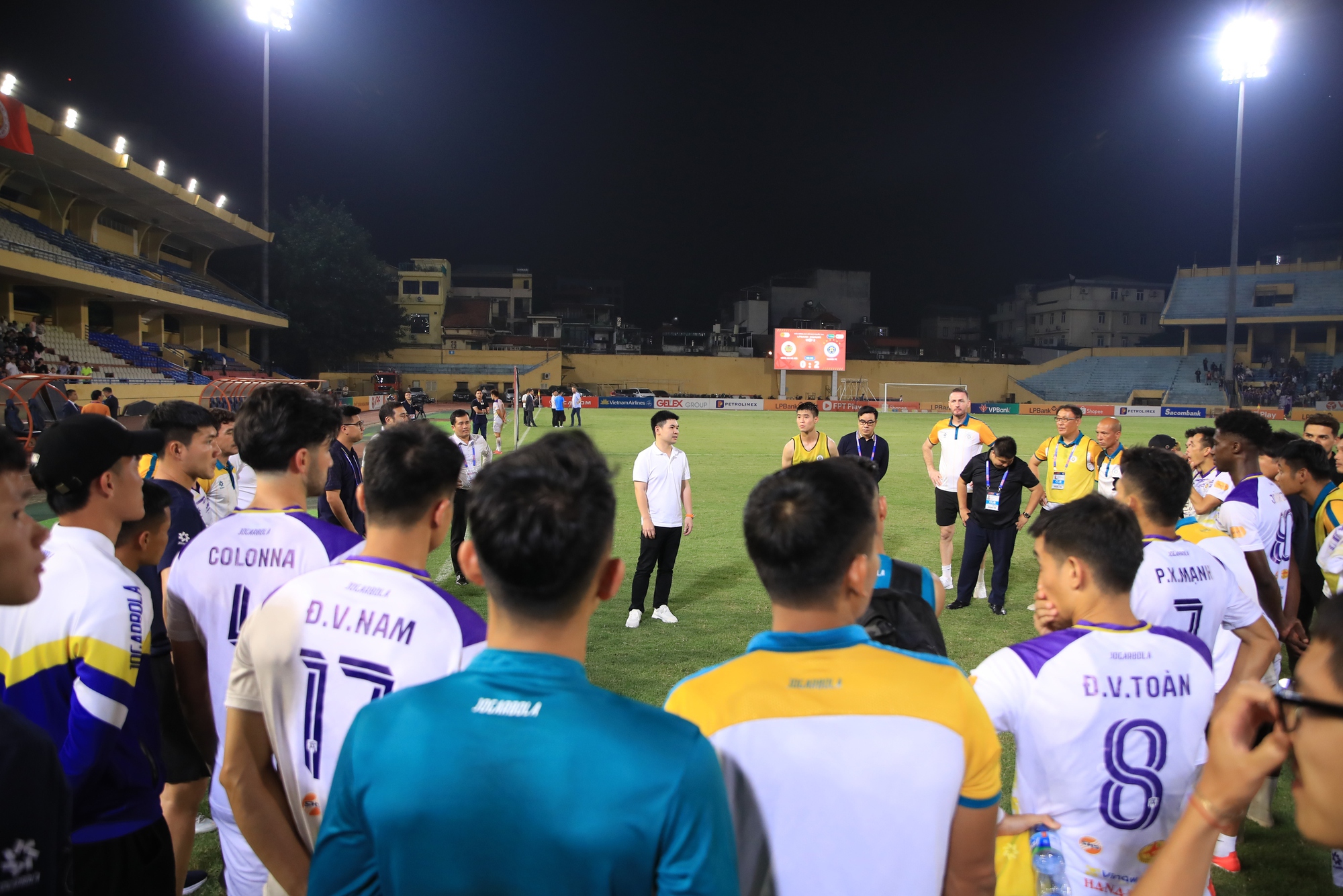 Đỗ Mỹ Linh lên xế hộp 18 tỷ cùng chủ tịch CLB Hà Nội, chiếc váy"phản chủ" làm dấy lên nghi vấn có tin vui? - Ảnh 6. Đỗ Mỹ Linh lên xế hộp 18 tỷ cùng chủ tịch CLB Hà Nội, chiếc váy"phản chủ" làm dấy lên nghi vấn có tin vui? - Ảnh 6.