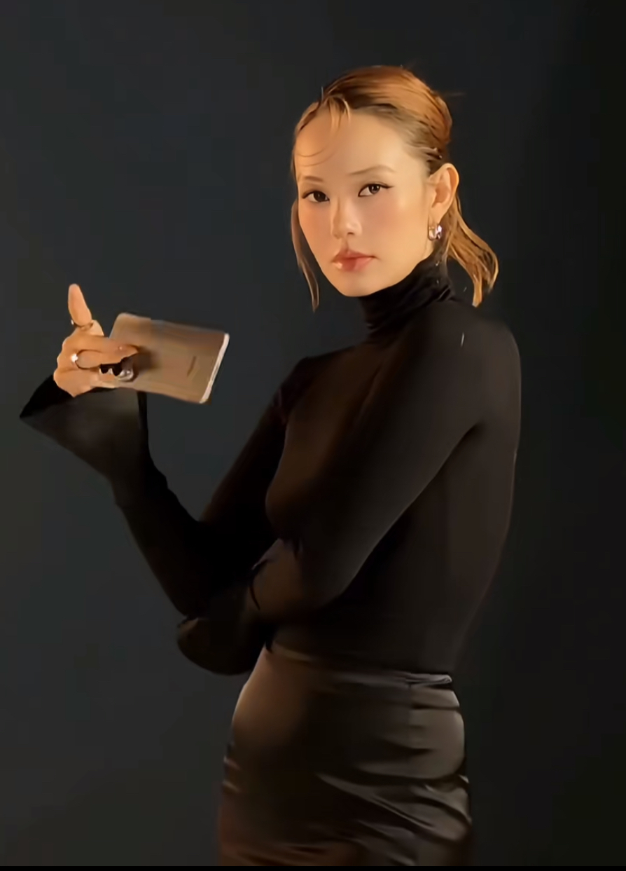 Rầm rộ tin Thanh Hằng bị Minh Hằng "hất tung" vị tr&iacute; đại sứ Samsung? - Ảnh 1.