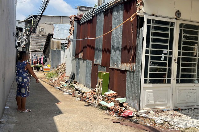 Thi thể phụ nữ quấn chăn bên đường: Điều tra vụ án gây chấn động Bình Thạnh - Ảnh 1.