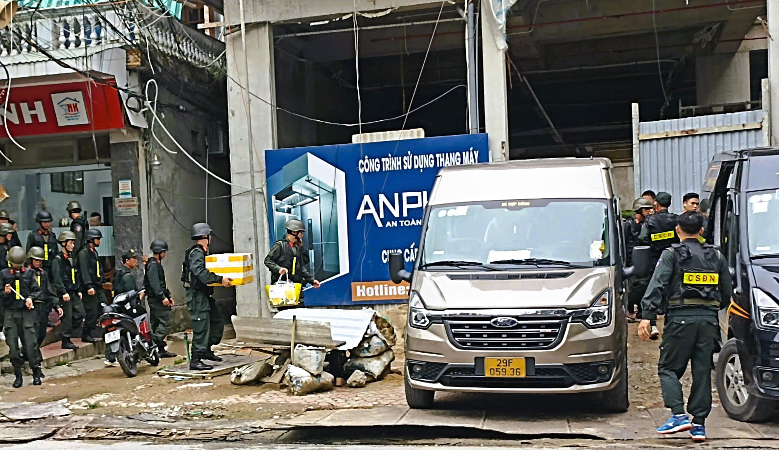 Khám xét nhà Tuấn thần đèn - trùm giang hồ xứ Thanh bị Công an điều tra - Ảnh 4.