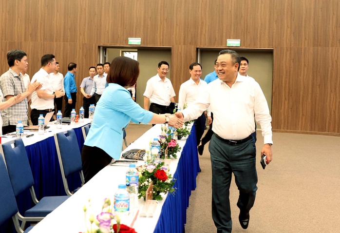 Chủ tịch Hà Nội: Nghiên cứu để công nhân thu nhập 20 triệu đồng/tháng được mua nhà ở xã hội- Ảnh 1.