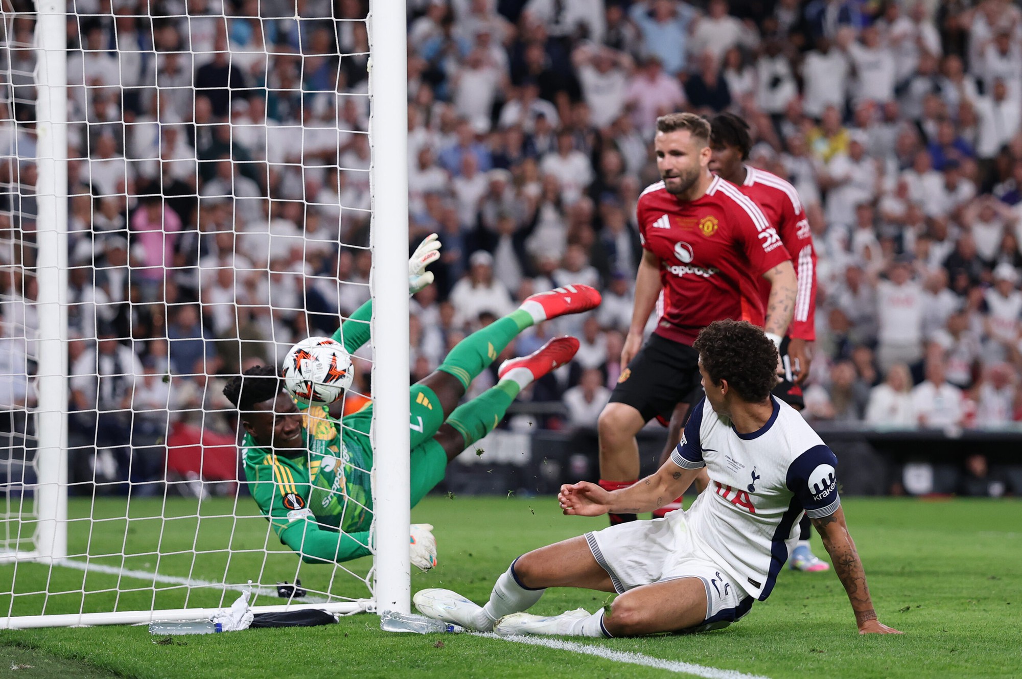 TRỰC TIẾP Các ngôi sao Đông Nam Á 1-0 Man Utd: Chấn động! Quỷ đỏ bị dẫn trước ở Đông Nam Á! - Ảnh 10.