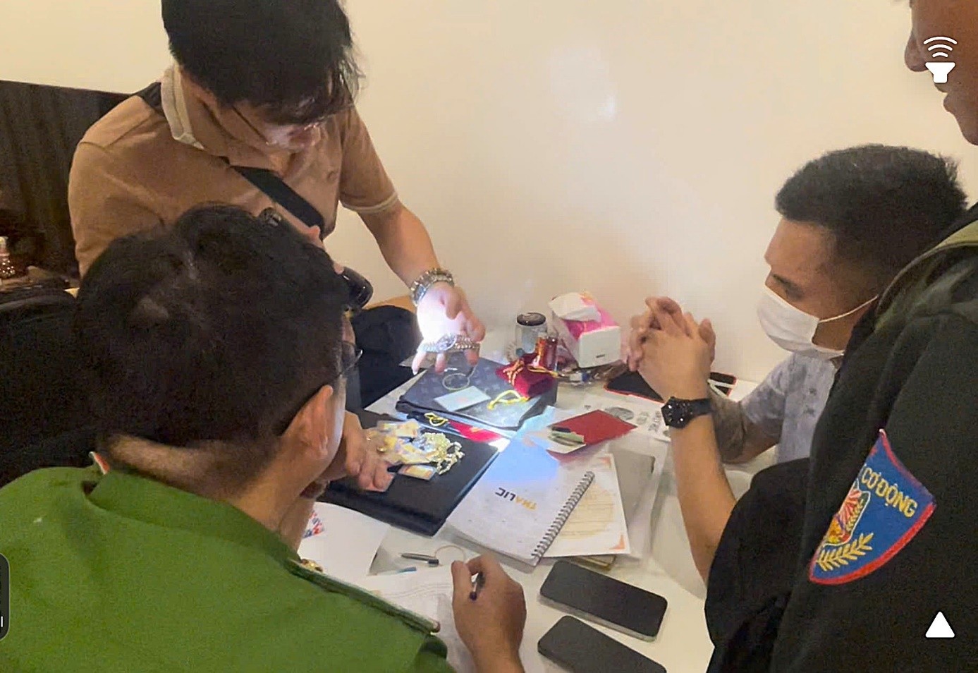 Chân dung các 'siêu trùm' và thủ đoạn cực tinh vi khiến hàng chục nghìn người 'cống nạp' 10 ngàn tỷ đồng - Ảnh 7.