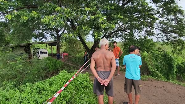 Đêm không thấy chồng về nhà, sáng hôm sau vợ định đi cho chó ăn thì bắt gặp cảnh tượng kinh hoàng - Ảnh 3.