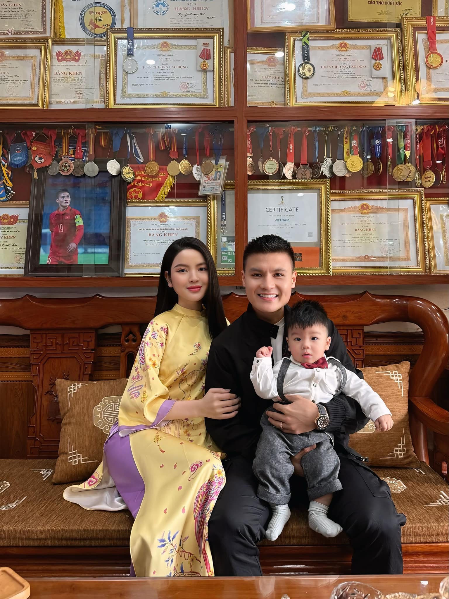 Chu Thanh Huyền nhiều lùm xùm nhất làng WAGs vẫn được bố mẹ Quang Hải quý ra mặt, một hành động biết khéo cỡ nào- Ảnh 5.