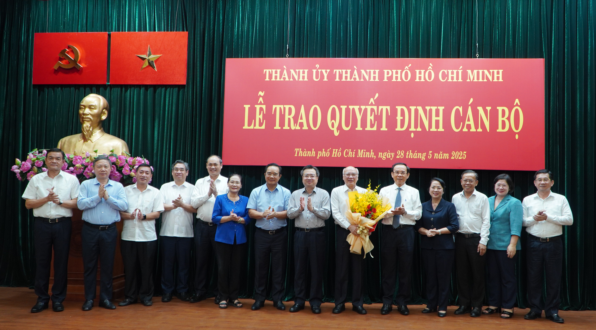 &Ocirc;ng Phan Nguyễn Như Khu&ecirc; nhận quyết định nghỉ hưu - Ảnh 2.