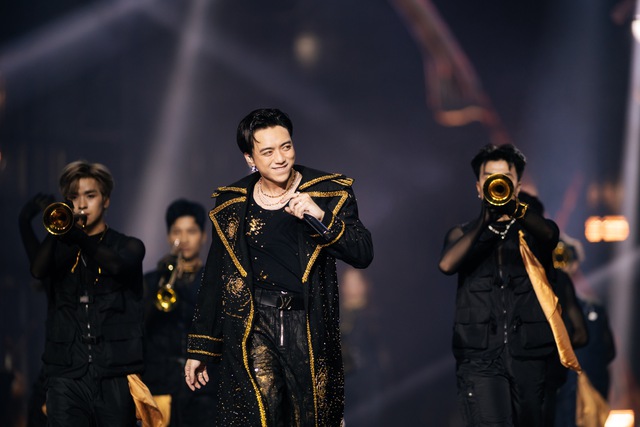 SOOBIN bật kh&oacute;c nức nở, kh&oacute;c ngất tr&ecirc;n s&acirc;n khấu- Ảnh 4.