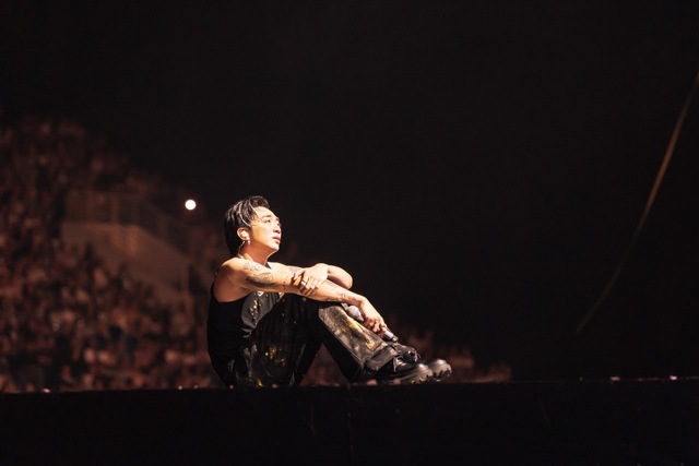 SOOBIN bật kh&oacute;c nức nở, kh&oacute;c ngất tr&ecirc;n s&acirc;n khấu- Ảnh 7.