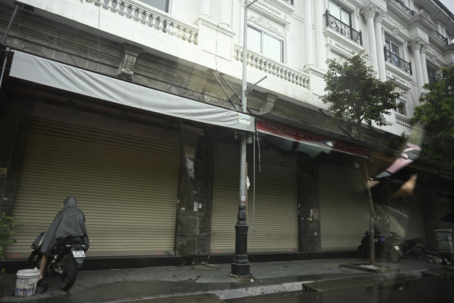 Cảnh tượng không tưởng tại "thủ phủ thời trang" lớn nhất miền Bắc- Ảnh 1.