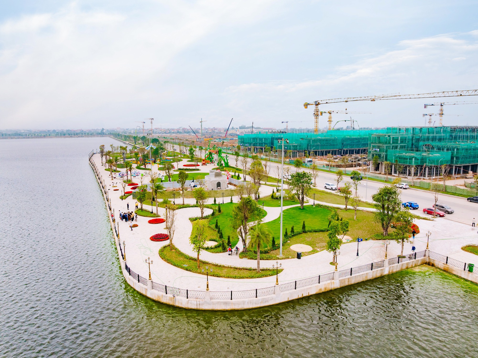 Những dự &aacute;n tỷ USD v&agrave; c&uacute; h&iacute;ch gi&uacute;p Đ&ocirc;ng Anh chuyển m&igrave;nh- Ảnh 2.