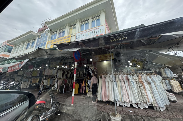 Cảnh tượng không tưởng tại "thủ phủ thời trang" lớn nhất miền Bắc- Ảnh 9.