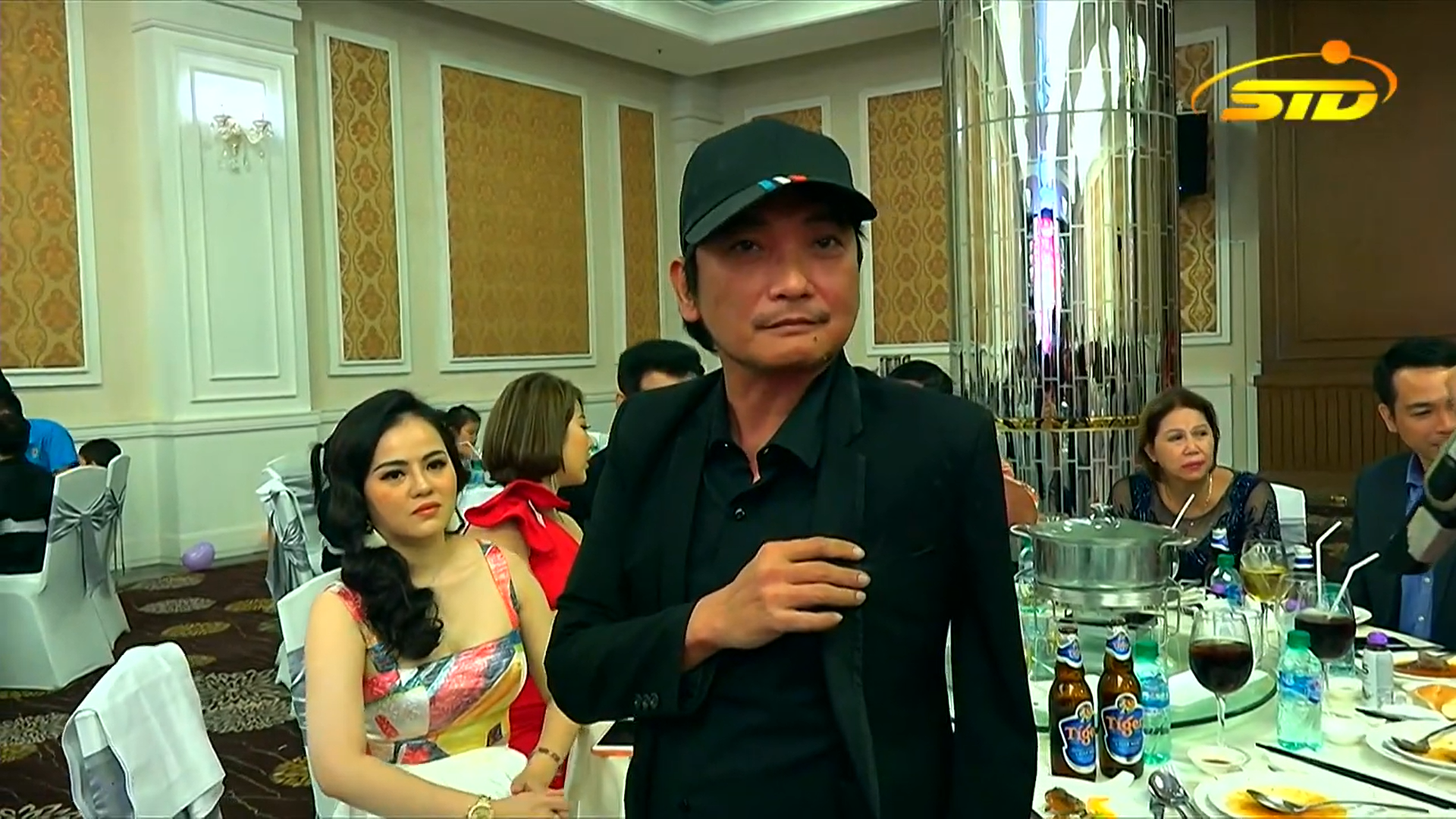 Nam ca sĩ mất một cánh tay, ở chung nhà với 3 gia đình tại Tân Bình, tuổi 53 bán trà sữa mưu sinh - Ảnh 7.