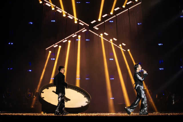 SOOBIN bật kh&oacute;c nức nở, kh&oacute;c ngất tr&ecirc;n s&acirc;n khấu- Ảnh 6.