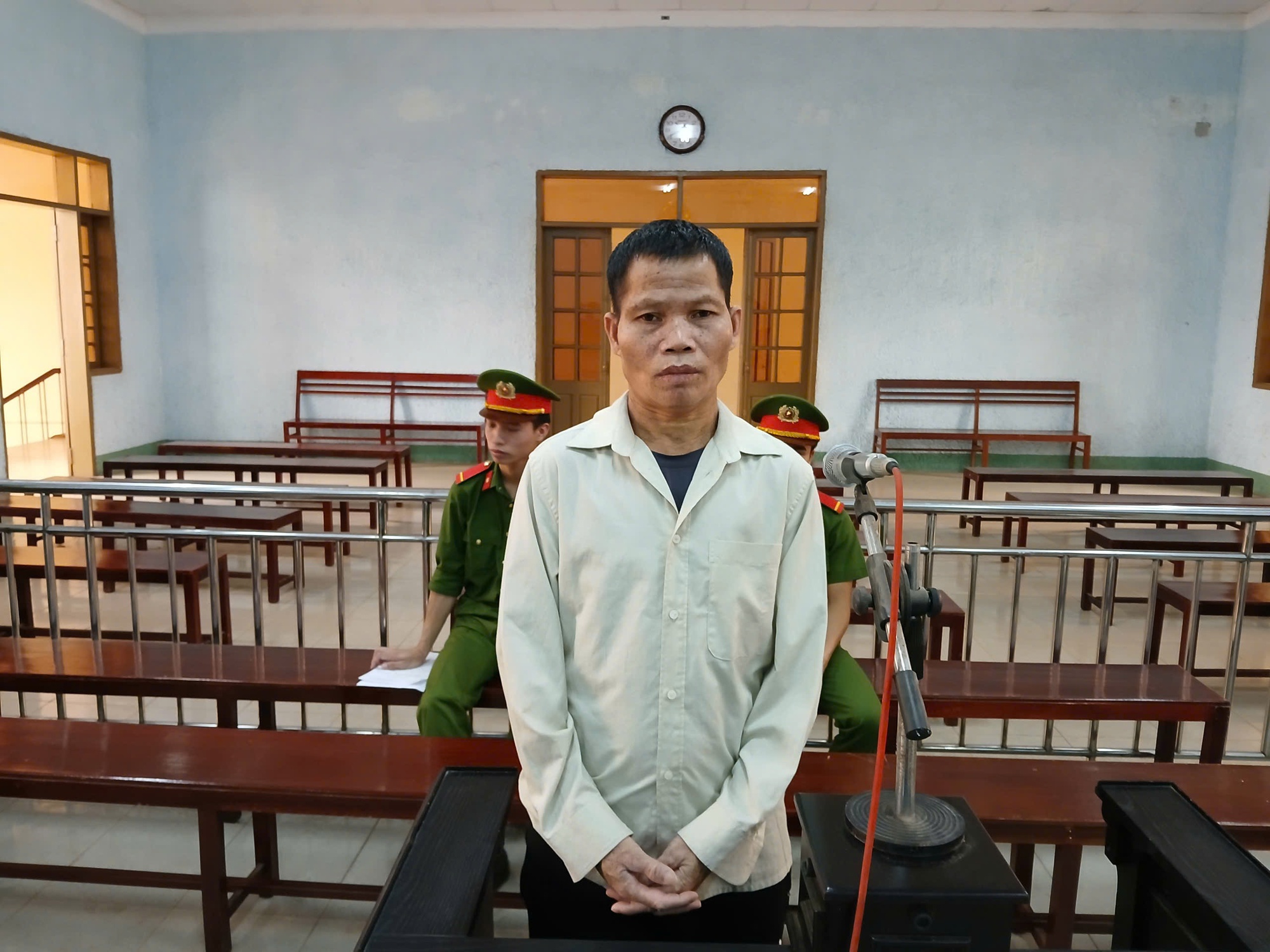 13 Năm tù cho cha dượng hiếp dâm con riêng của vợ hờ tại gia Lai - Ảnh 1. 13 Năm tù cho cha dượng hiếp dâm con riêng của vợ hờ tại gia Lai - Ảnh 1.