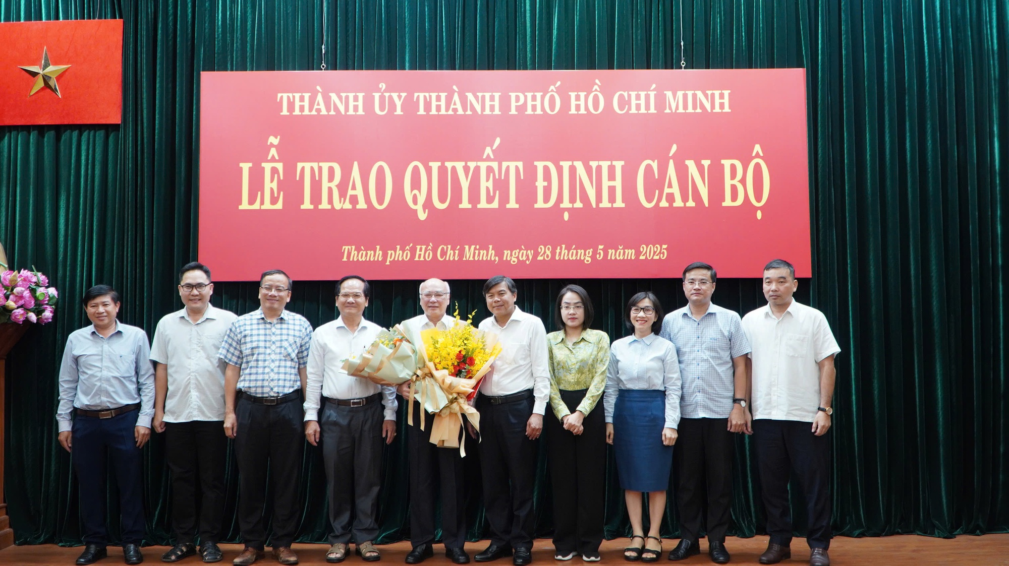 &Ocirc;ng Phan Nguyễn Như Khu&ecirc; nhận quyết định nghỉ hưu - Ảnh 3.