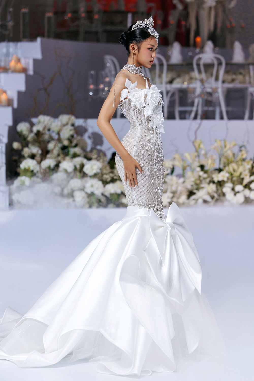 Tiểu Vy làm vedette trong bộ sưu tập của NTK Phạm Đăng Anh Thư - Ảnh 5.