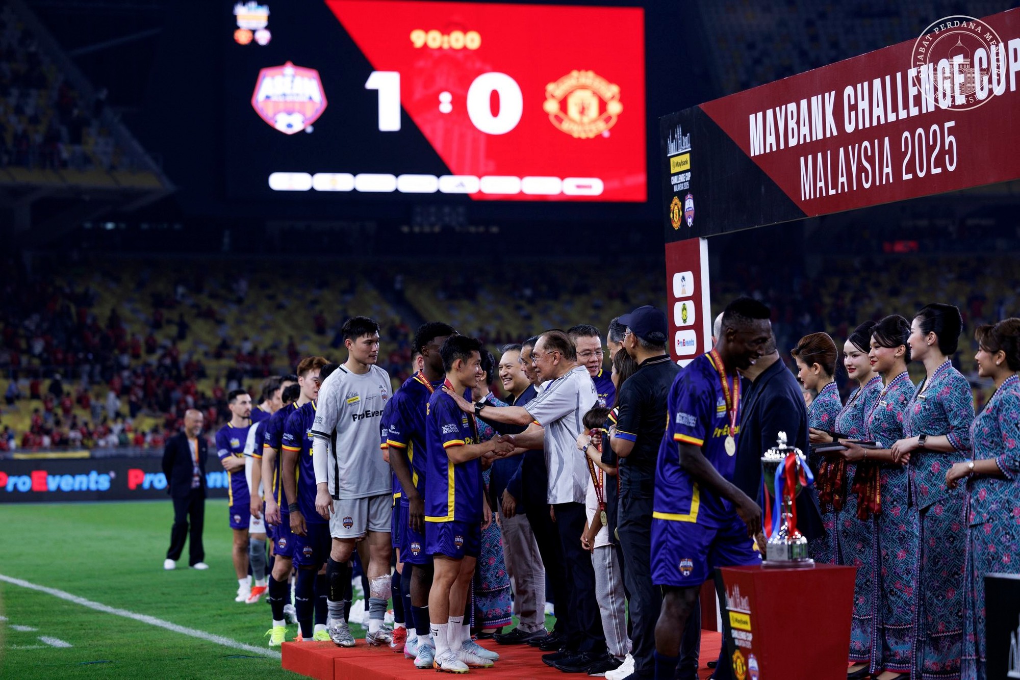 Thủ tướng Malaysia hy vọng Man United không xuống hạng mùa tới - Ảnh 2.