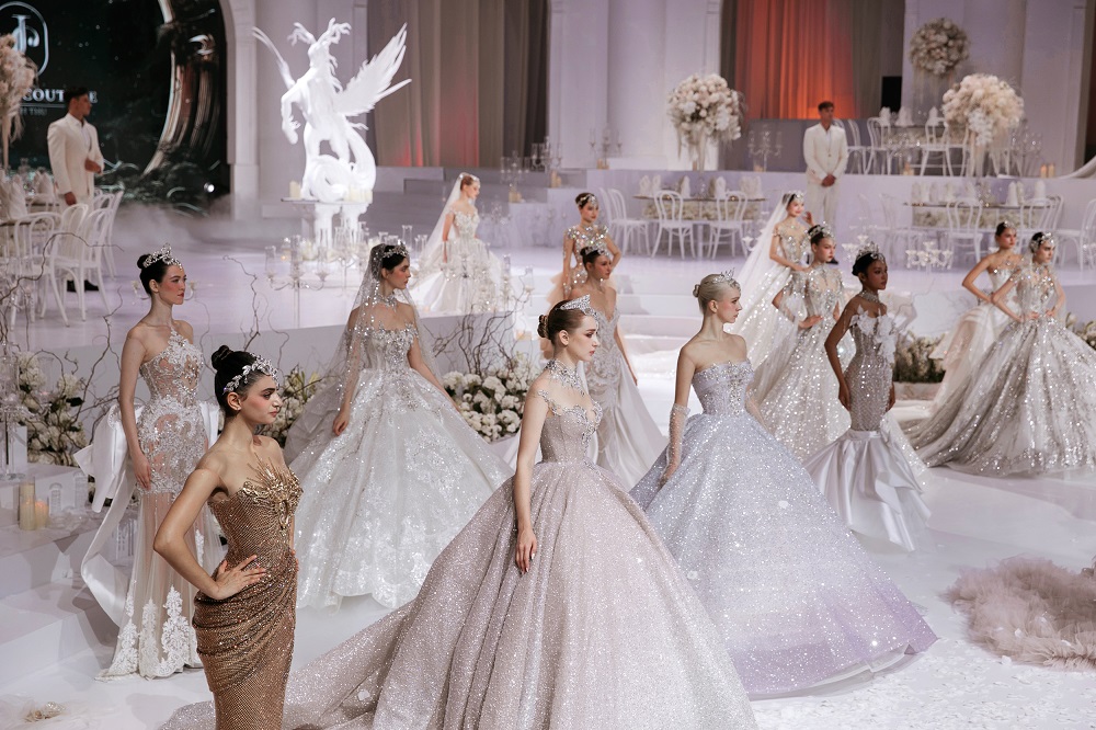 Tiểu Vy làm vedette trong bộ sưu tập của NTK Phạm Đăng Anh Thư - Ảnh 1.