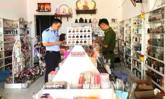Phát hiện 2.000 sản phẩm mỹ phẩm chưa được kiểm định chất lượng được rao bán trên mạng - Ảnh 1.
