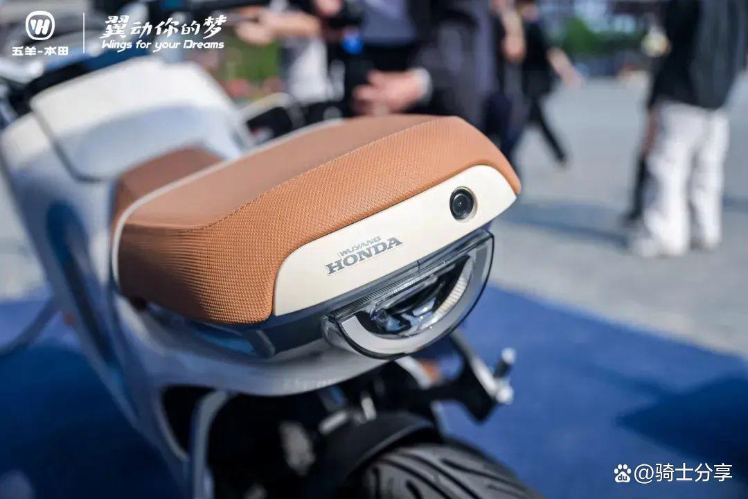 Honda chính thức ra mắt mẫu xe máy điện công suất lớn, công nghệ như ô tô, có giá hơn 100 triệu đồng!- Ảnh 6.