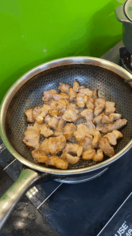 M&oacute;n ăn "lu&ocirc;n hết sạch" trong cỗ cưới miền Bắc: Nghe t&ecirc;n b&igrave;nh thường, ăn rồi mới thấy ghiền, n&oacute;ng hay nguội đều ngon - Ảnh 8.