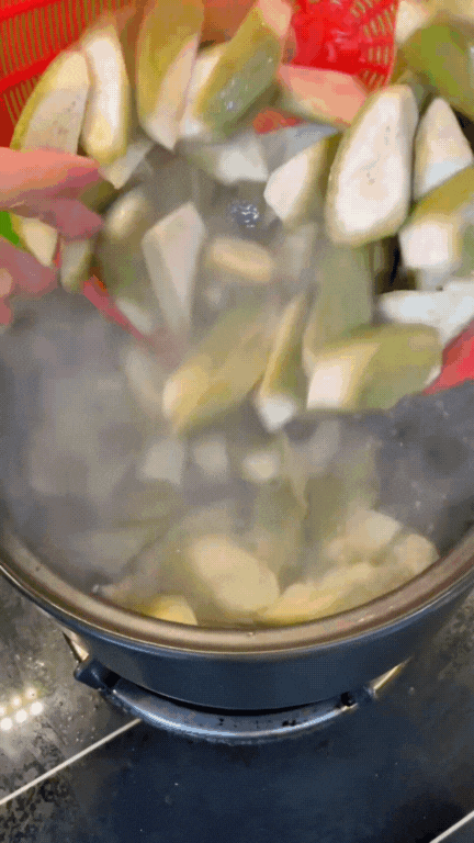 M&oacute;n ăn "lu&ocirc;n hết sạch" trong cỗ cưới miền Bắc: Nghe t&ecirc;n b&igrave;nh thường, ăn rồi mới thấy ghiền, n&oacute;ng hay nguội đều ngon - Ảnh 9.