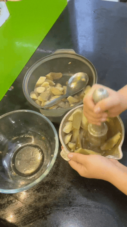 M&oacute;n ăn "lu&ocirc;n hết sạch" trong cỗ cưới miền Bắc: Nghe t&ecirc;n b&igrave;nh thường, ăn rồi mới thấy ghiền, n&oacute;ng hay nguội đều ngon - Ảnh 11.