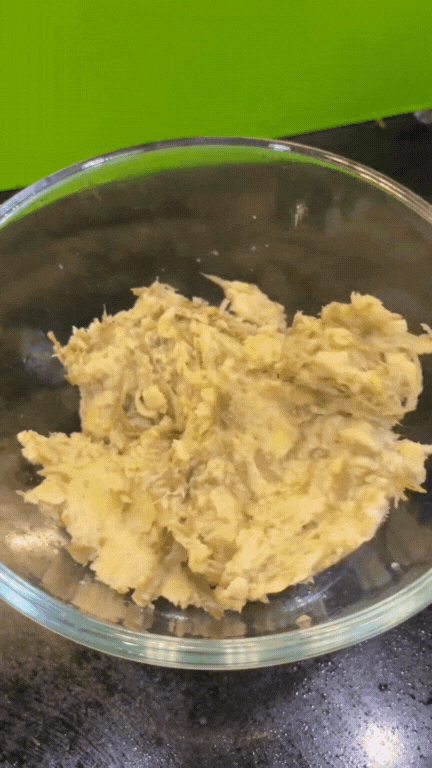 M&oacute;n ăn "lu&ocirc;n hết sạch" trong cỗ cưới miền Bắc: Nghe t&ecirc;n b&igrave;nh thường, ăn rồi mới thấy ghiền, n&oacute;ng hay nguội đều ngon - Ảnh 12.