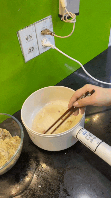 M&oacute;n ăn "lu&ocirc;n hết sạch" trong cỗ cưới miền Bắc: Nghe t&ecirc;n b&igrave;nh thường, ăn rồi mới thấy ghiền, n&oacute;ng hay nguội đều ngon - Ảnh 13.