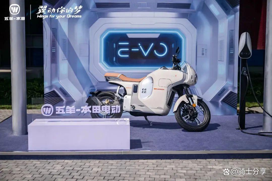 Honda chính thức ra mắt mẫu xe máy điện công suất lớn, công nghệ như ô tô, có giá hơn 100 triệu đồng!- Ảnh 4.