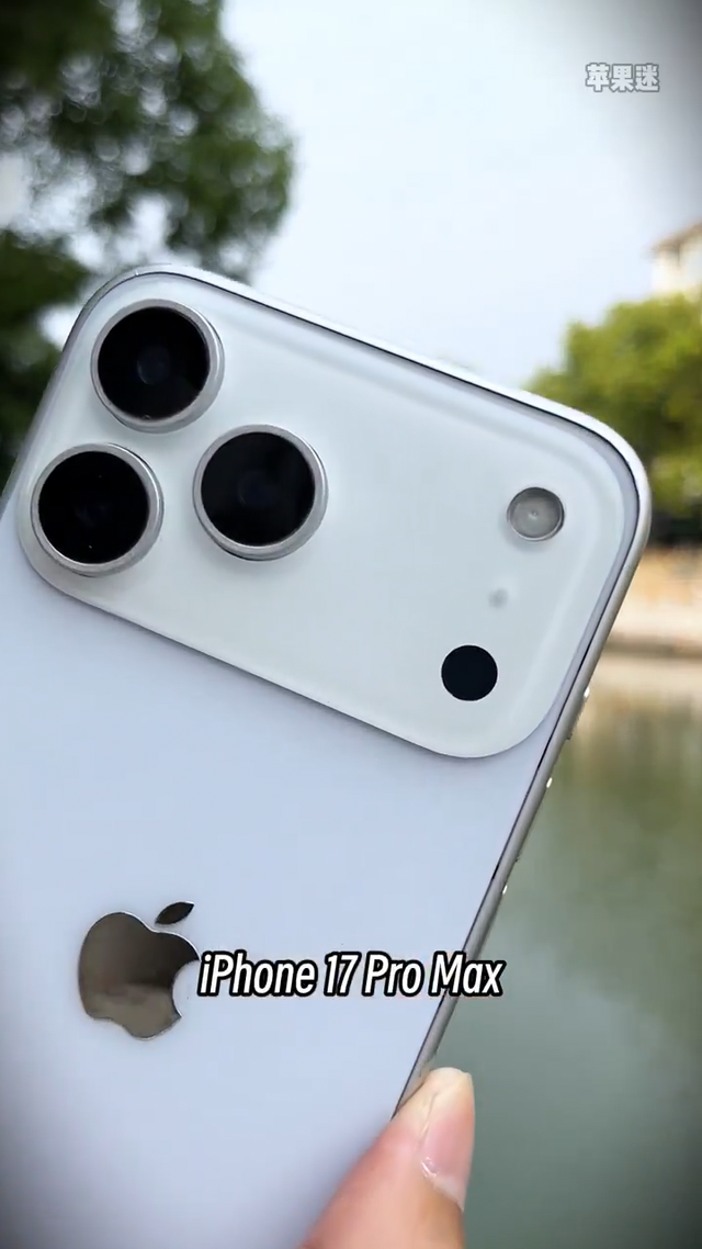 Cận cảnh thiết kế iPhone 17 Pro Max: Mẫu iPhone "Pro Max" dày nhất lịch sử, sẽ trở thành iPhone 17 "Ultra"?- Ảnh 3.