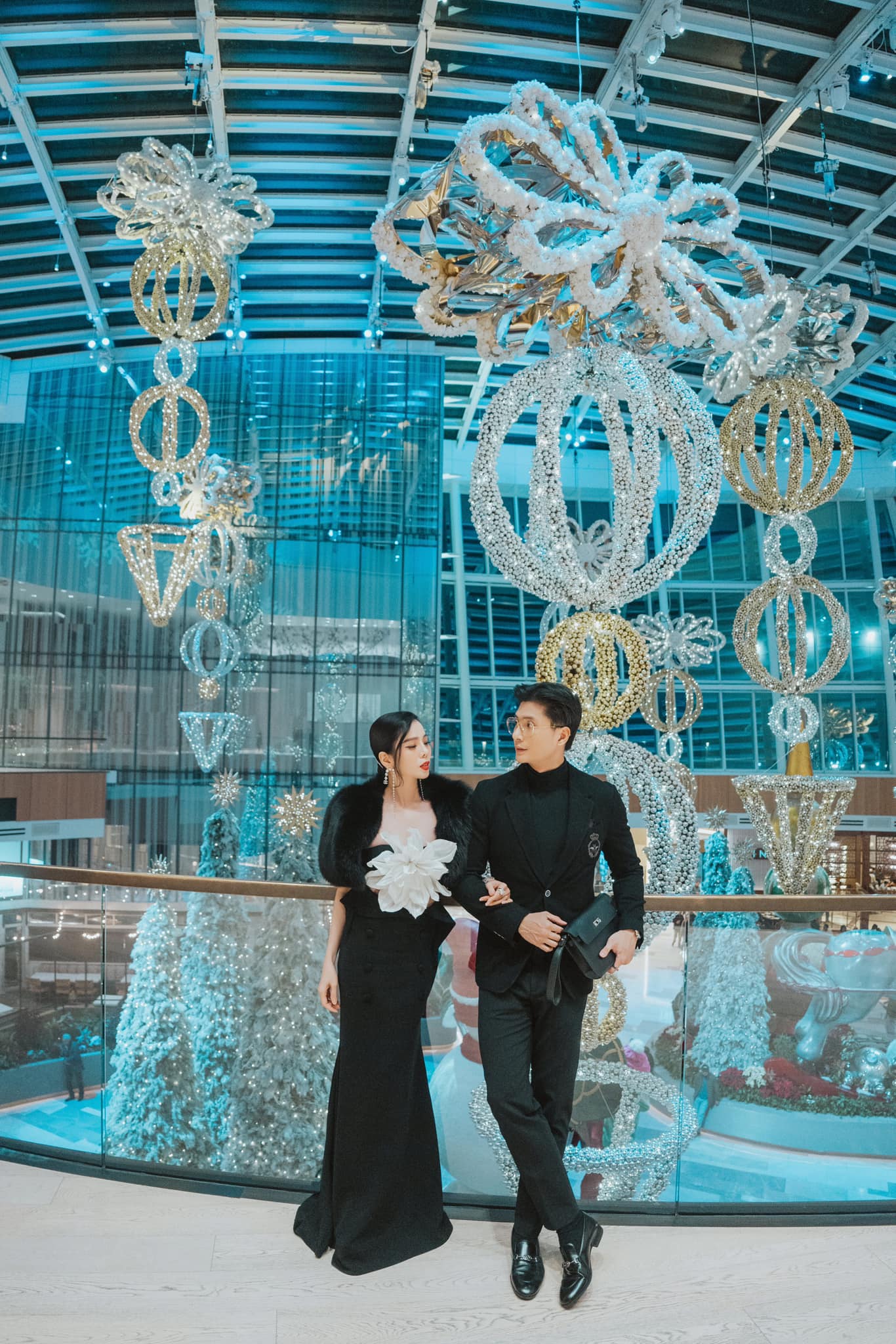 Nam diễn viên Việt quấn quýt bên người phụ nữ hơn 11 tuổi, có 1 con riêng như thuở mới yêu- Ảnh 2.