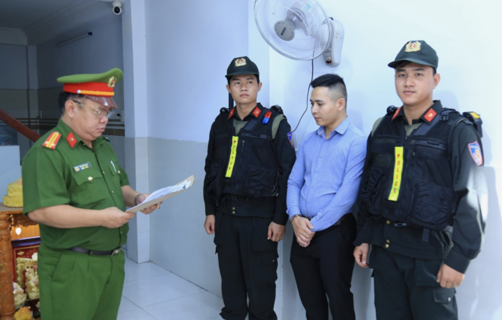 Tạm giữ giám đốc Mai Xuân Tưởng vì sản xuất phân bón giả tại Đồng Nai - Ảnh 1.