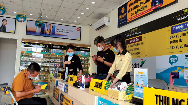 Dịch vụ nạp - rút tiền tại Thế Giới Di Động sau 6 tháng: phí nhẹ, hỗ trợ hơn 40 ngân hàng lớn phổ biến… - Ảnh 1.