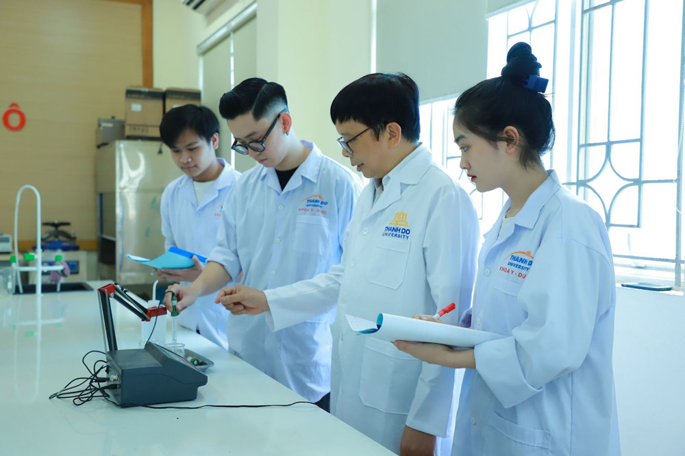 Từ giảng đường Trường Đại học Th&agrave;nh Đ&ocirc; đến CEO nh&agrave; thuốc uy t&iacute;n - Ảnh 3.