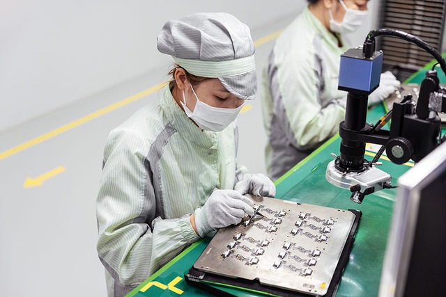 Apple đang âm thầm “đào tạo lại” chuỗi cung ứng tại Việt Nam: Vì sao Việt Nam đang trở thành phòng thí nghiệm kỹ năng toàn cầu của Táo Khuyết? vietnamsupplier11 17485060765131455357414 1748525732854 17485257339861699863918
