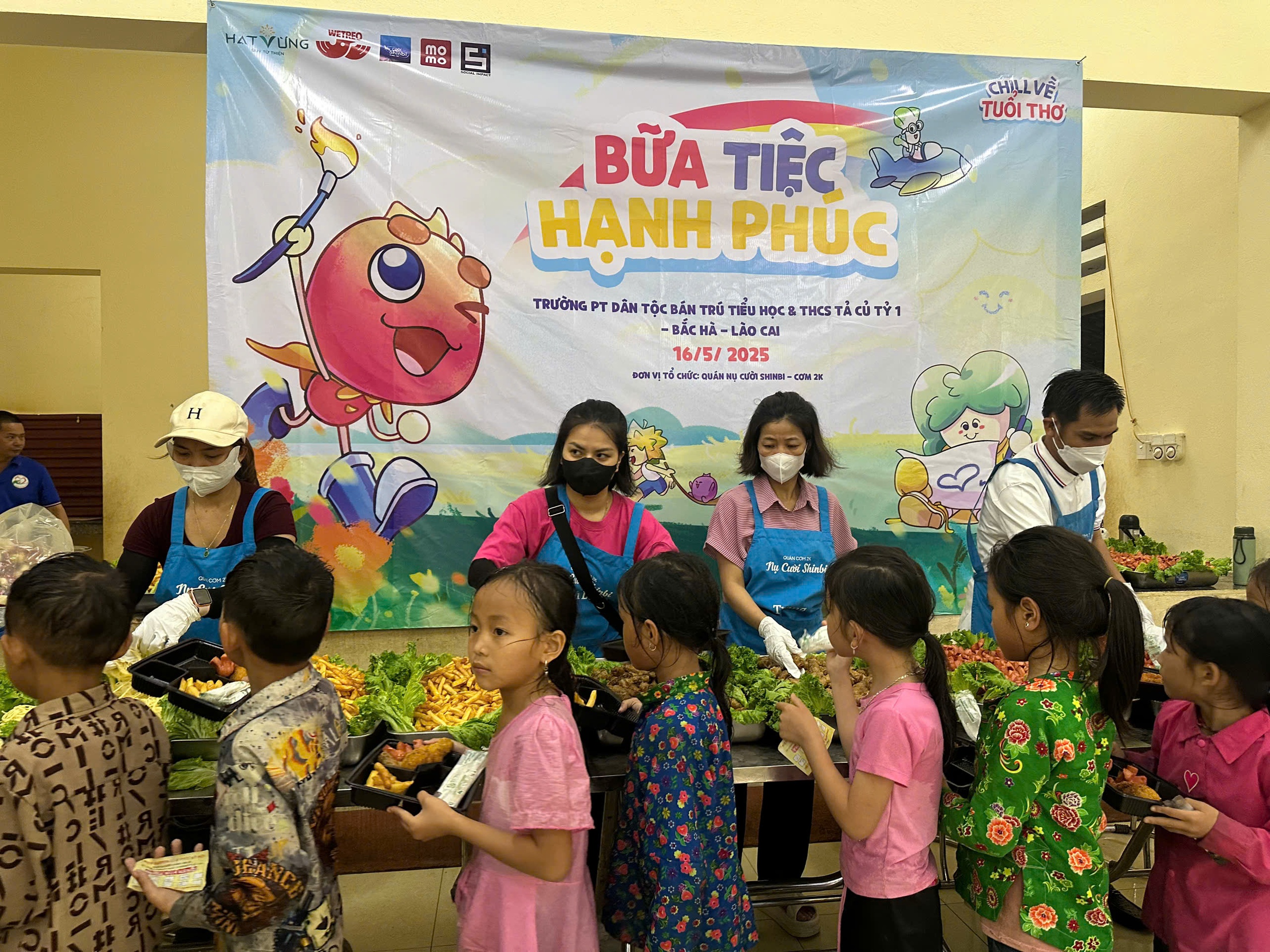 Bữa tiệc hạnh phúc: Niềm vui qua ngàn ánh mắt - Ảnh 6. Bữa tiệc hạnh phúc: Niềm vui qua ngàn ánh mắt - Ảnh 6.